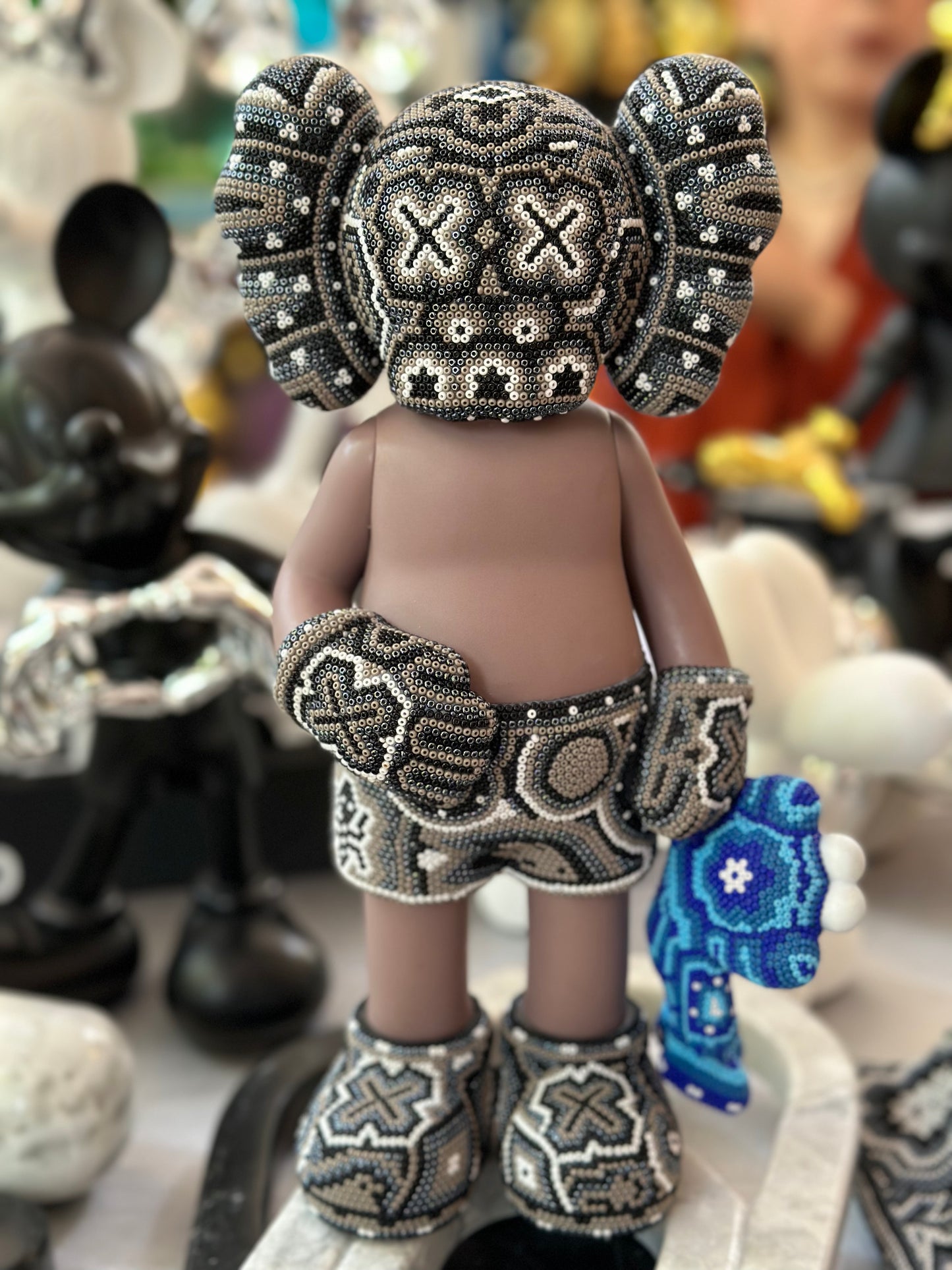 Kaws Arte Huichol Grande