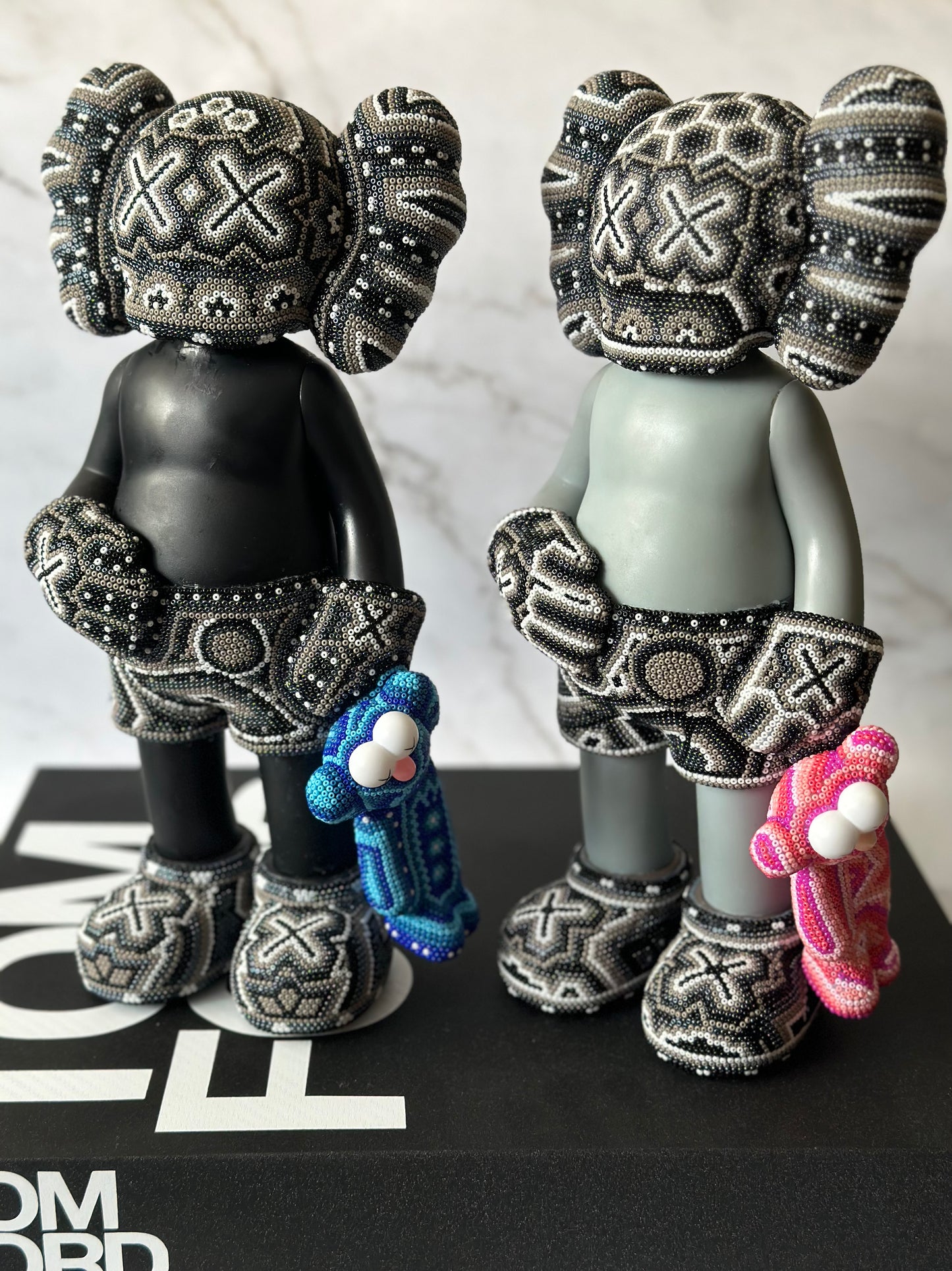 Kaws Arte Huichol Grande
