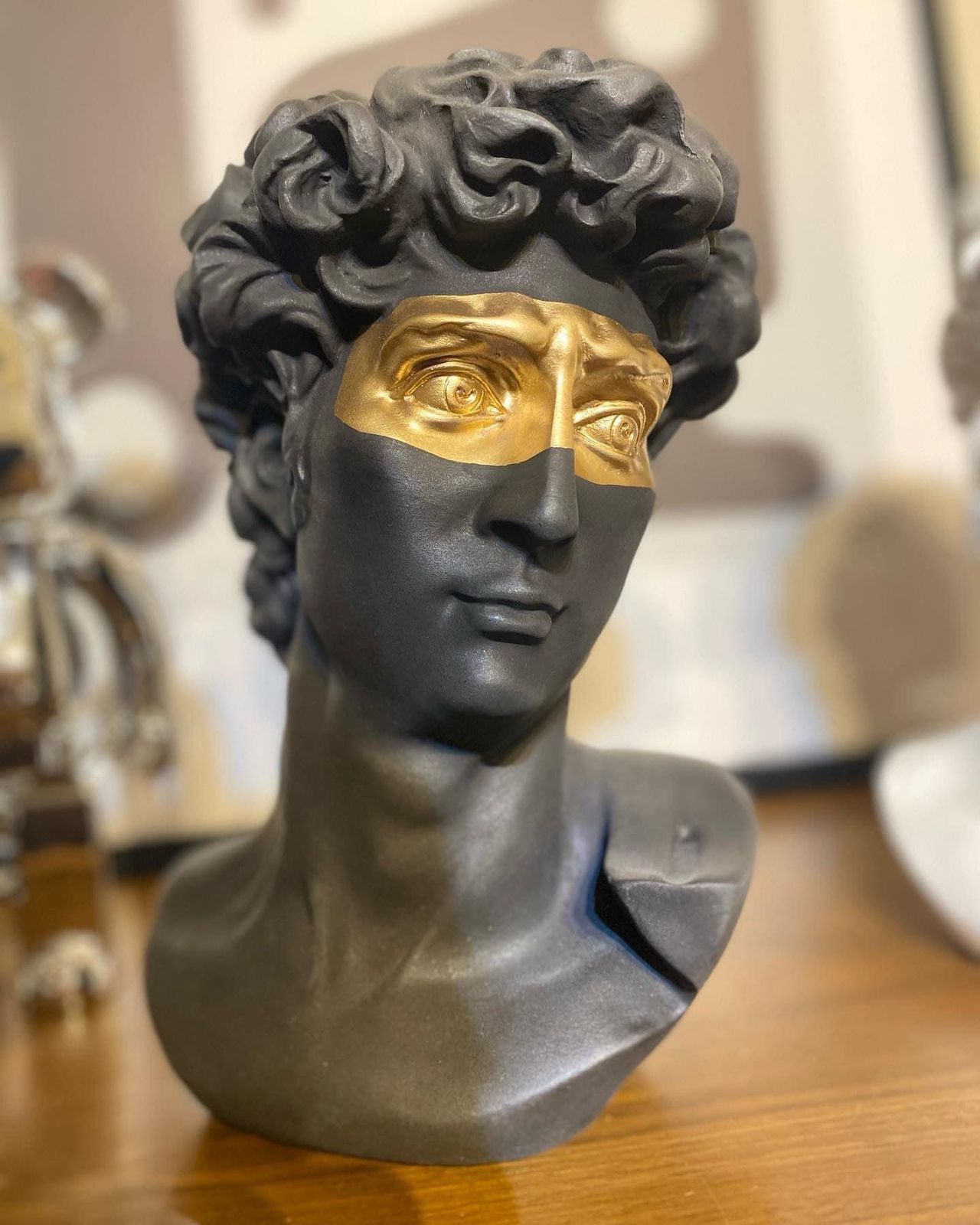 Busto David Negro con Antifaz