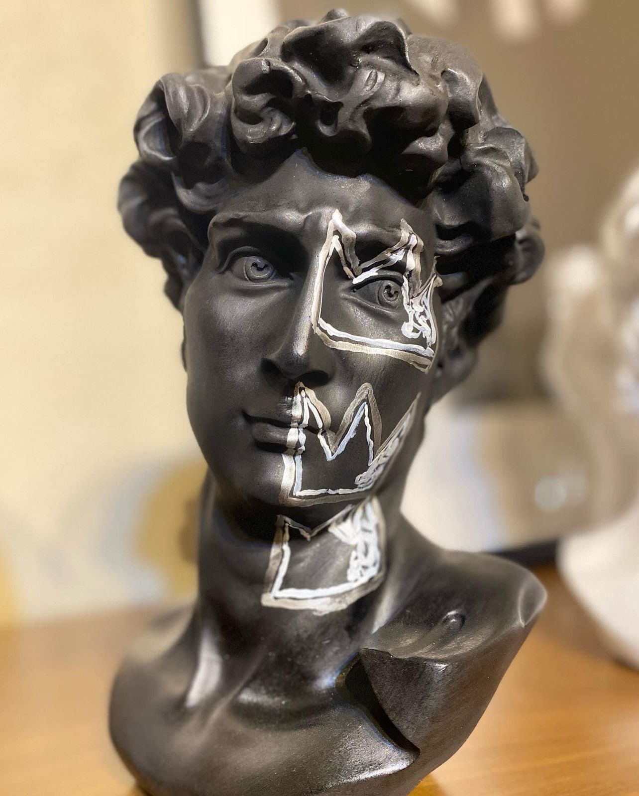 Busto David Negro con Coronas