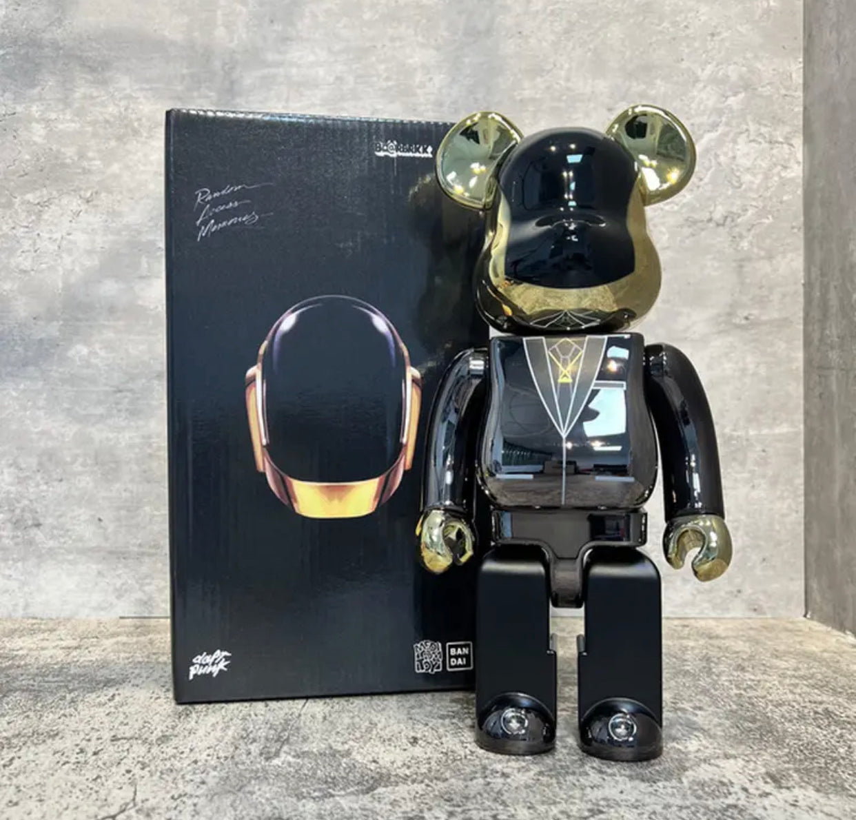 Bearbrick Daft Punk Dorado